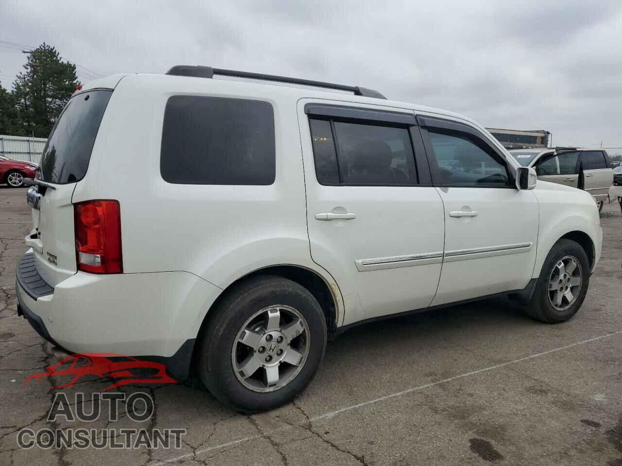 HONDA PILOT 2011 - 5FNYF4H90BB027165
