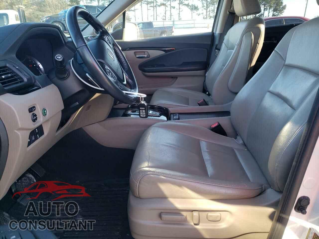 HONDA PILOT 2017 - 5FNYF5H99HB016342
