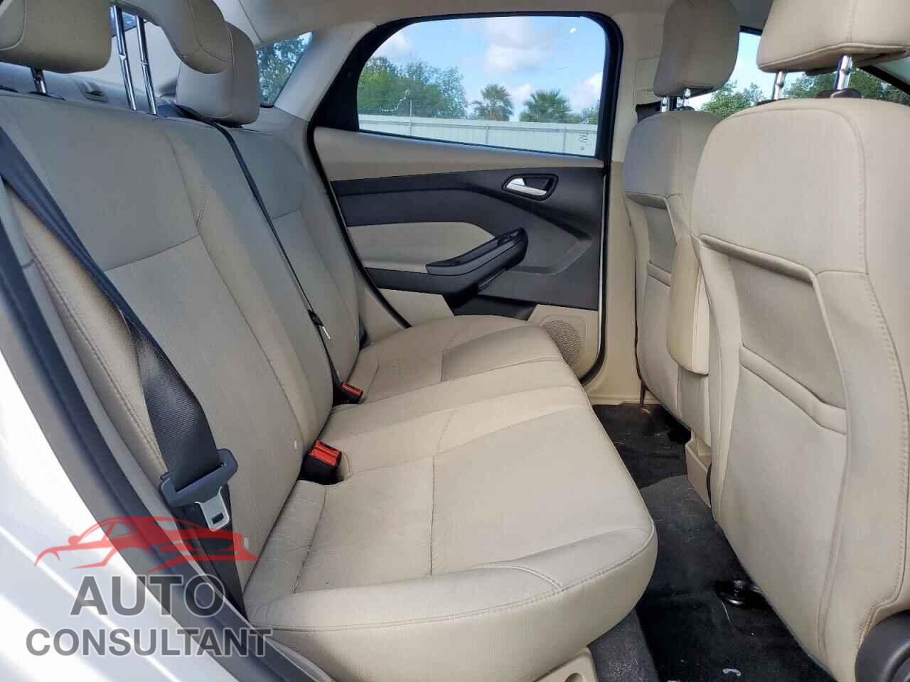 FORD FOCUS 2017 - 1FADP3F20HL324623