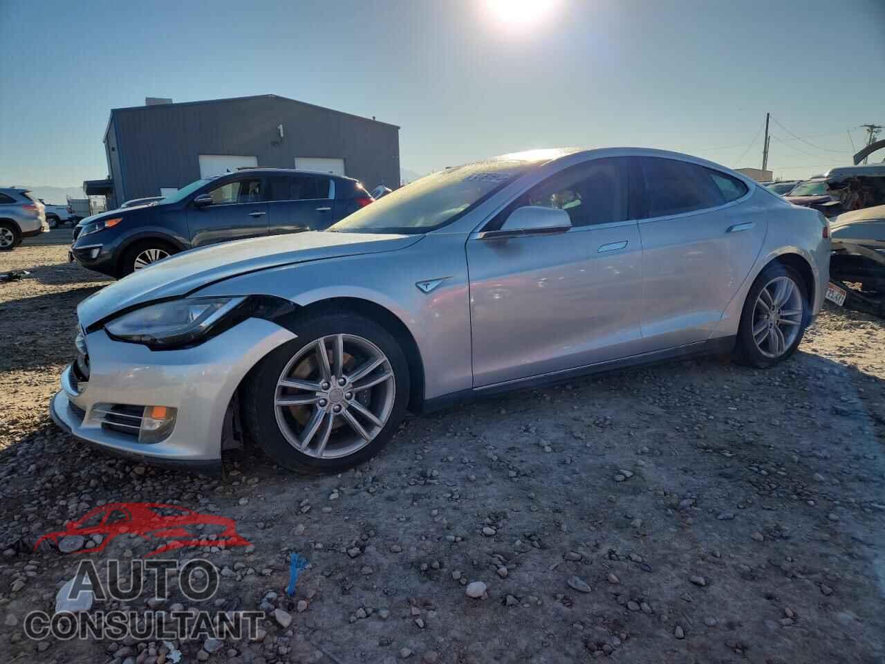 TESLA MODEL S 2013 - 5YJSA1AG2DFP09401