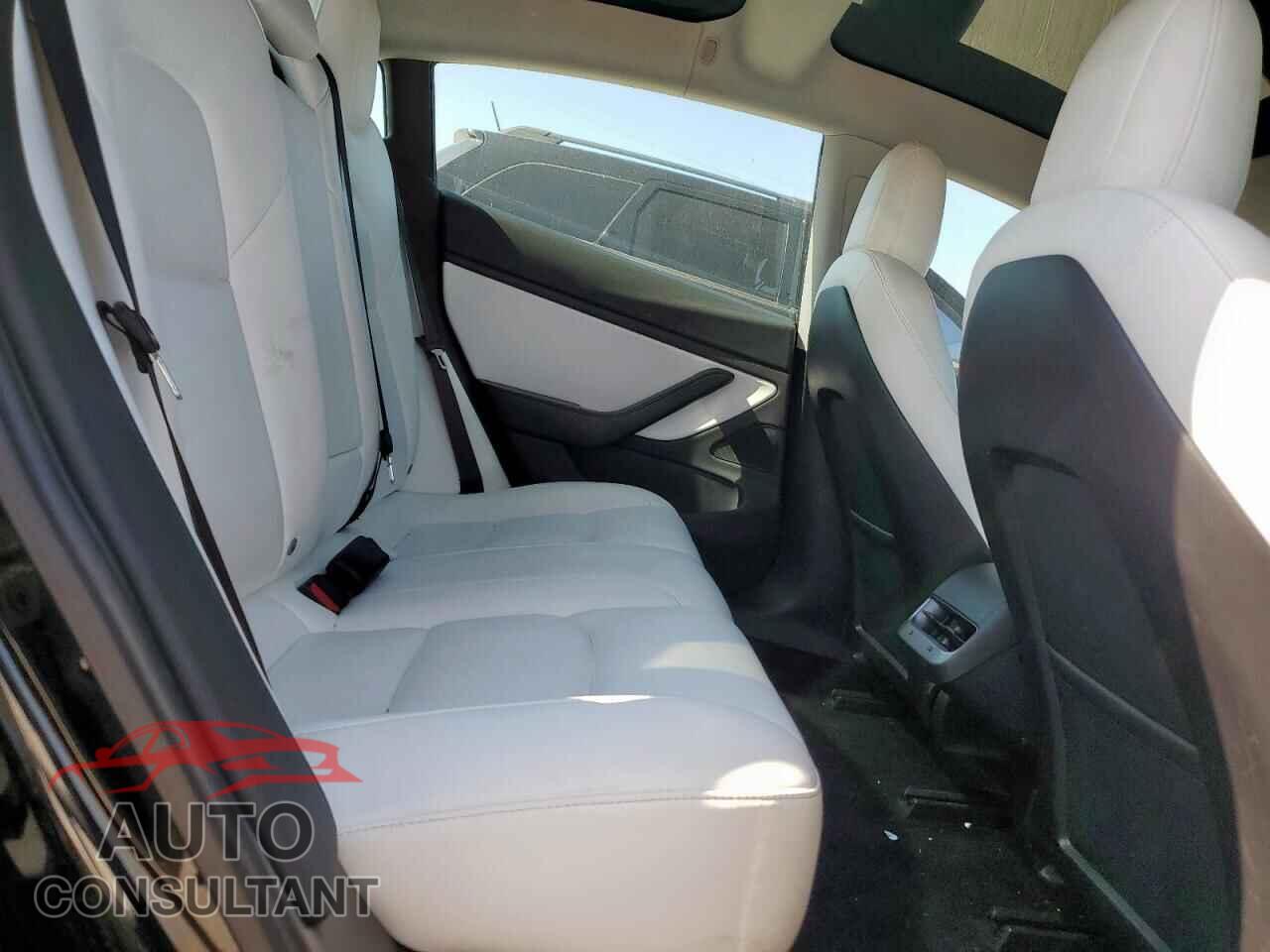 TESLA MODEL 3 2020 - 5YJ3E1EA1LF609352