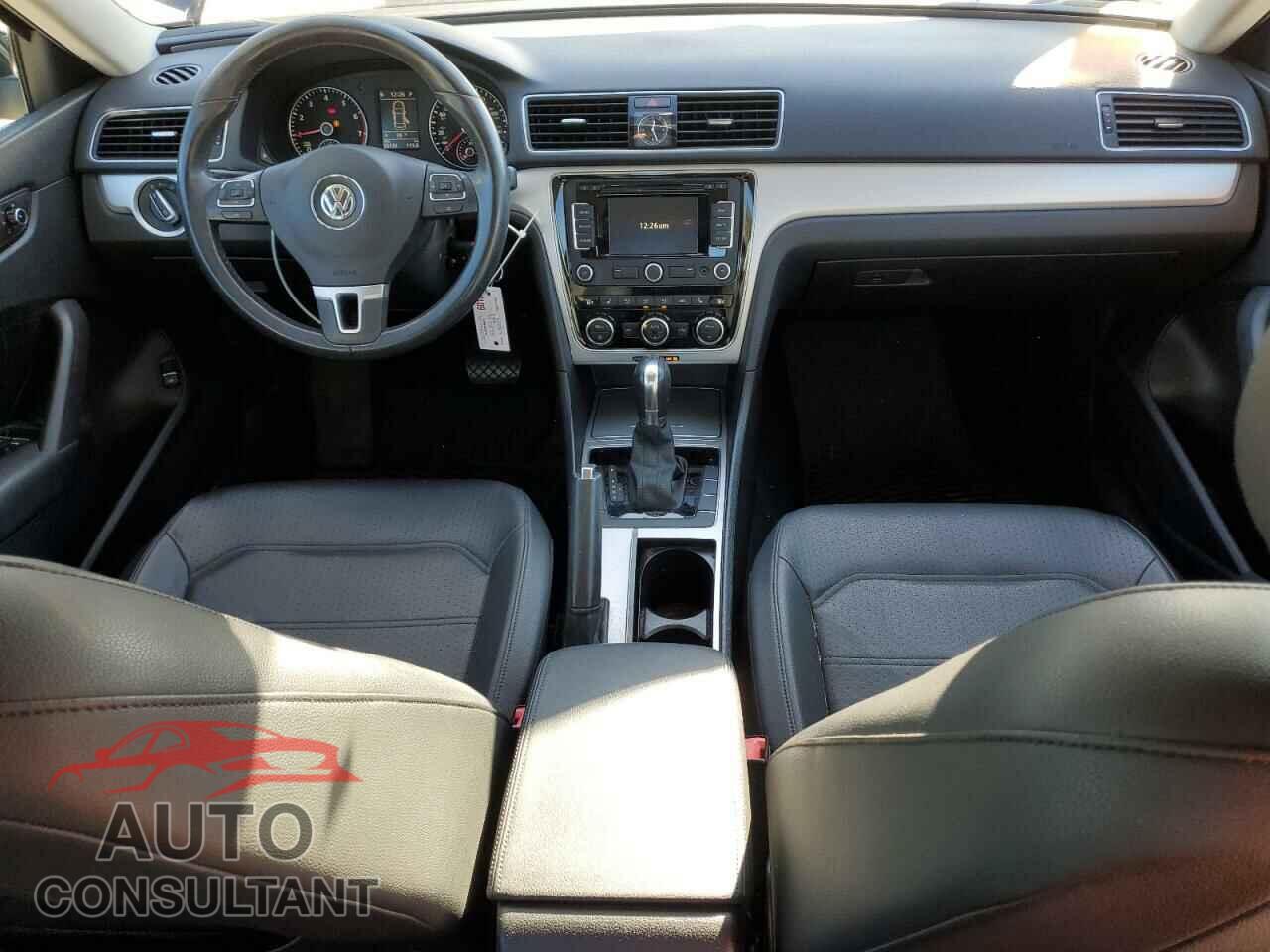 VOLKSWAGEN PASSAT 2012 - 1VWBP7A33CC031071