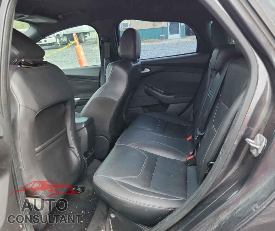 FORD FOCUS 2015 - 1FADP3L90FL341744