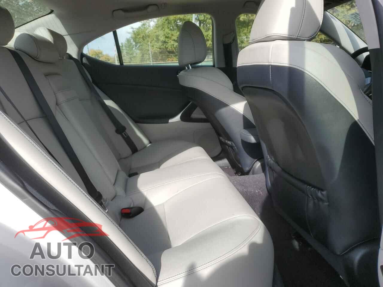 LEXUS IS 2012 - JTHCF5C2XC5056829