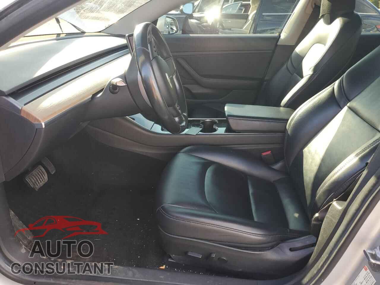 TESLA MODEL 3 2018 - 5YJ3E1EA8JF015239