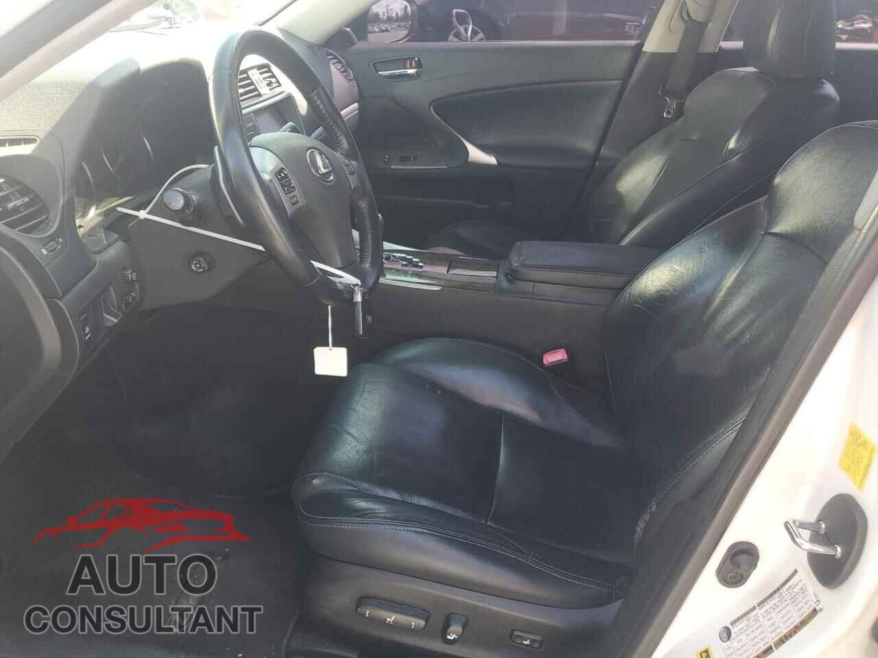 LEXUS IS 2011 - JTHCF5C24B5047655