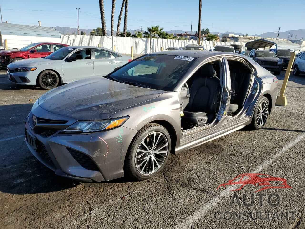 TOYOTA CAMRY 2018 - 4T1B11HK3JU034344