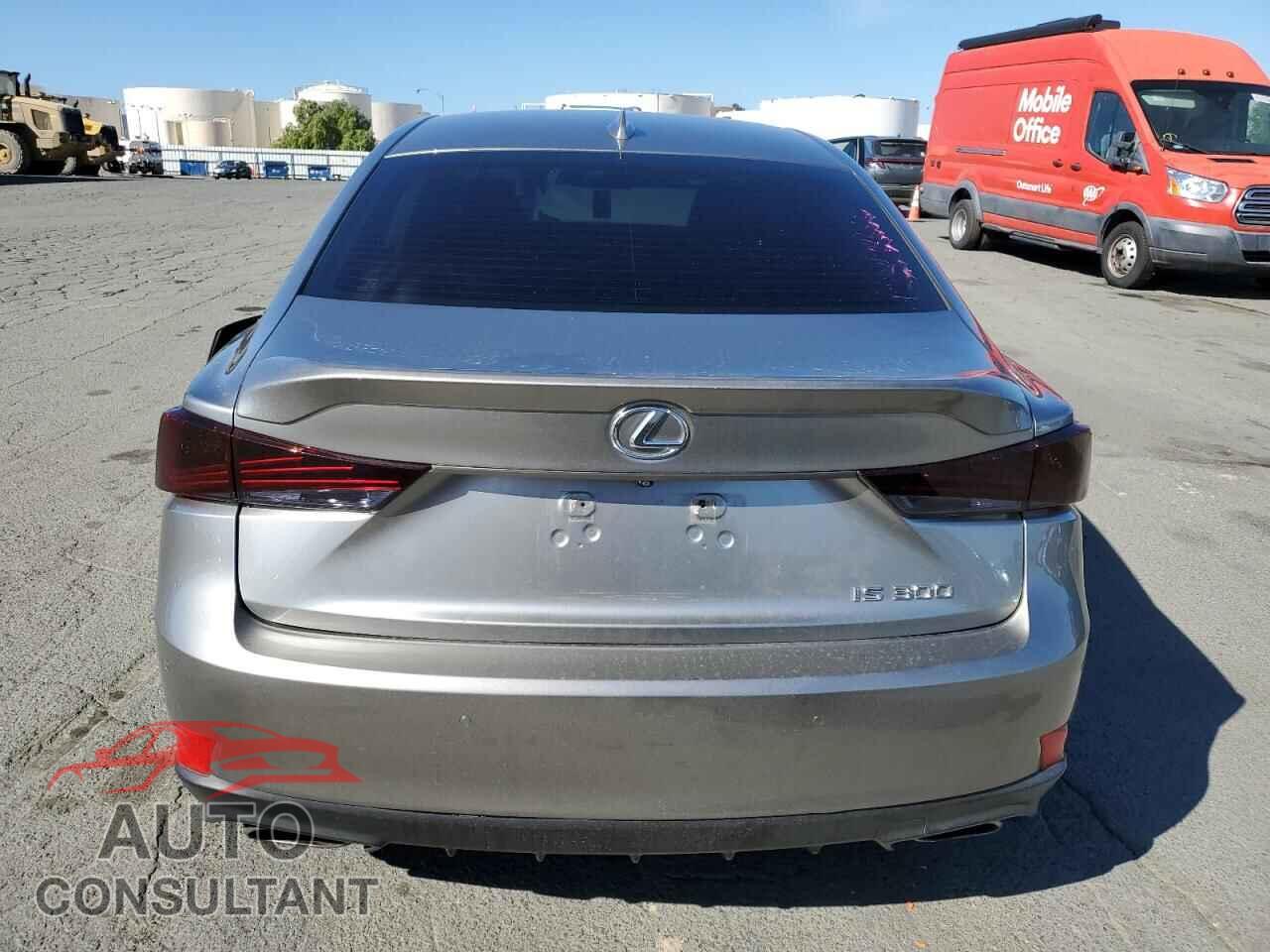 LEXUS IS 2018 - JTHBA1D21J5063439