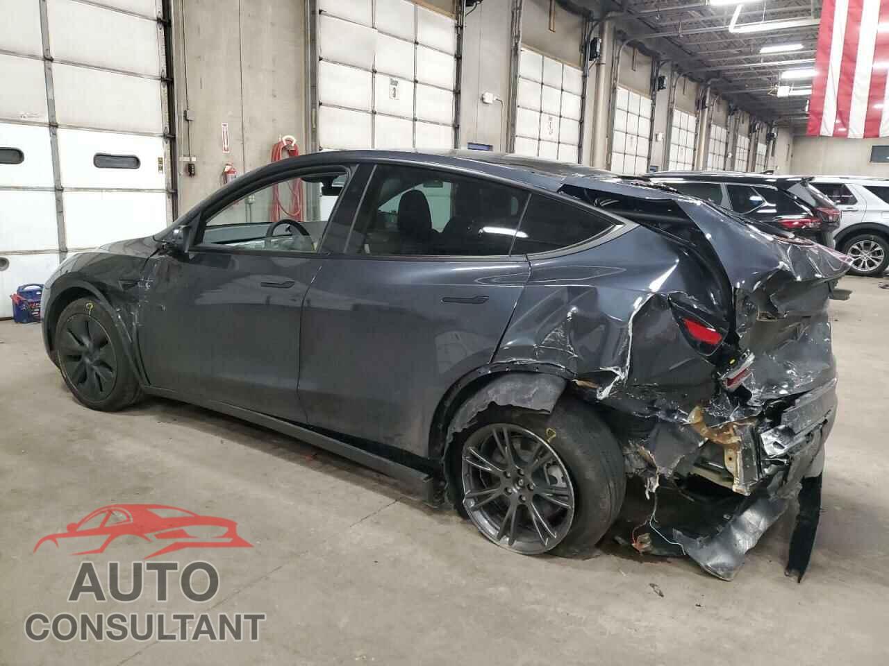 TESLA MODEL Y 2024 - 7SAYGAEE8RF200330