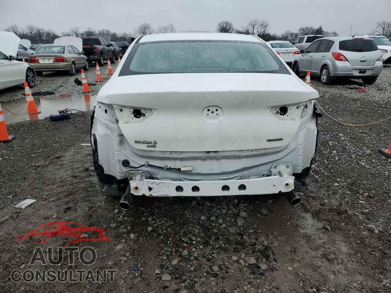 MAZDA 3 2019 - JM1BPBAM8K1118330