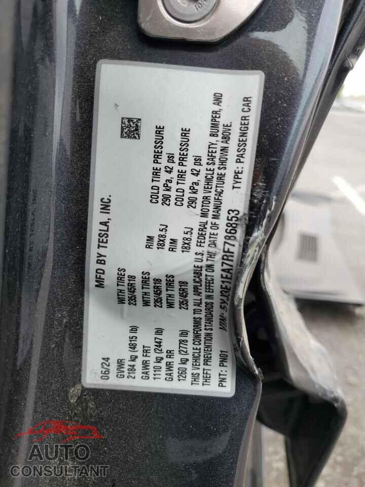 TESLA MODEL 3 2024 - 5YJ3E1EA7RF786853