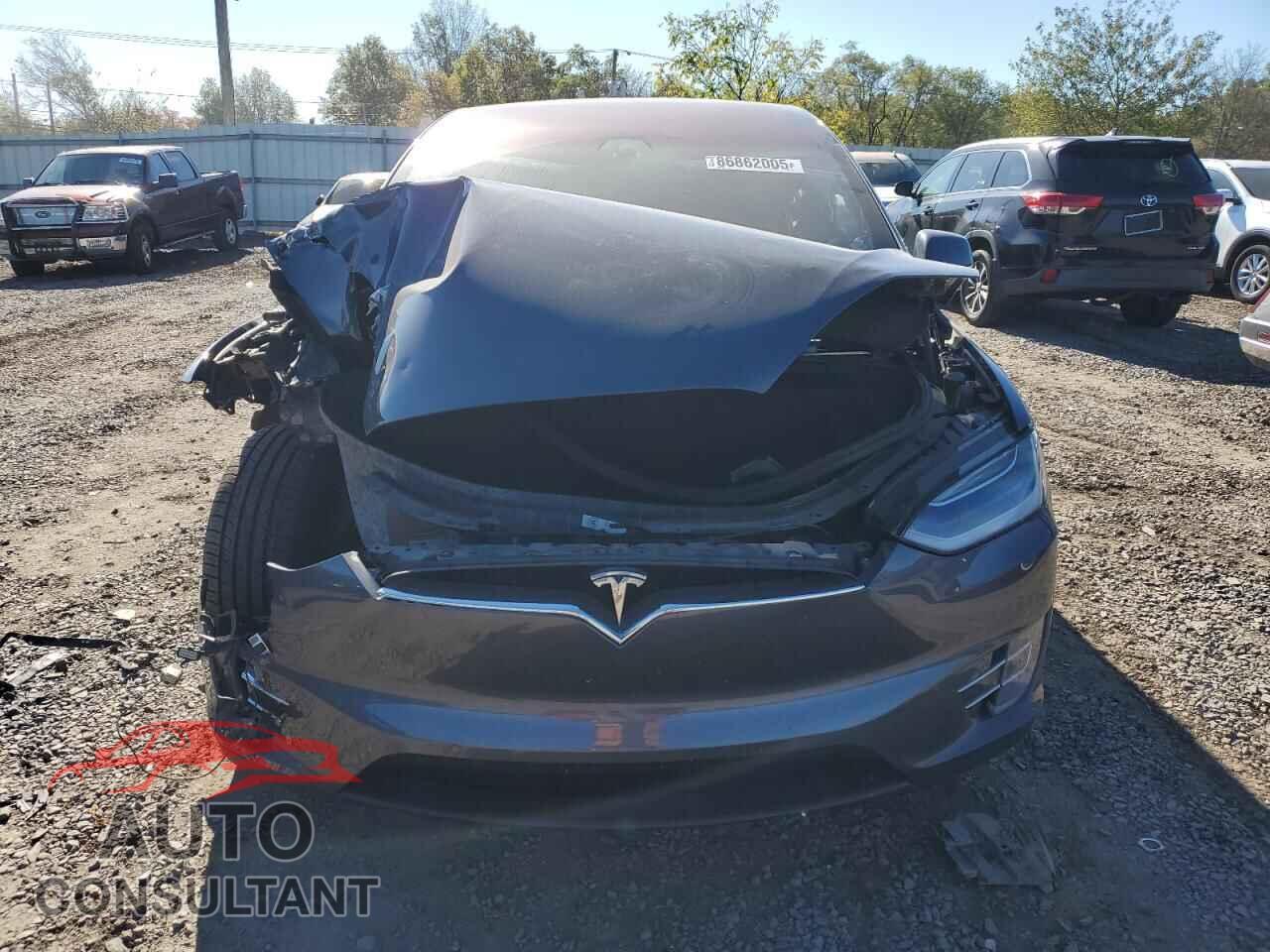 TESLA MODEL X 2018 - 5YJXCAE46JF090961
