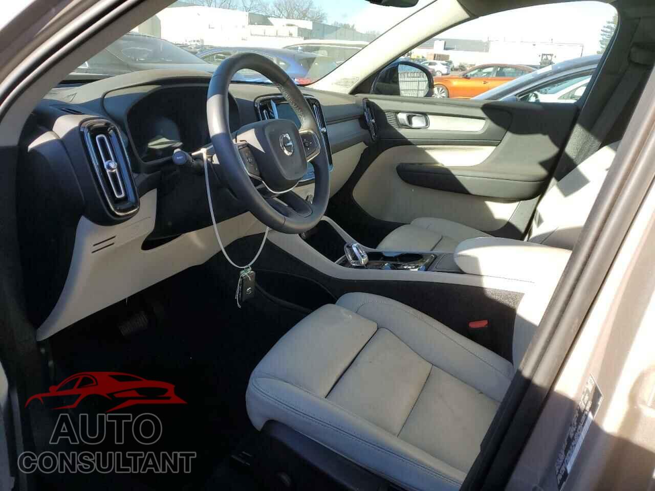 VOLVO XC40 PLUS 2024 - YV4L12UL3R2370187