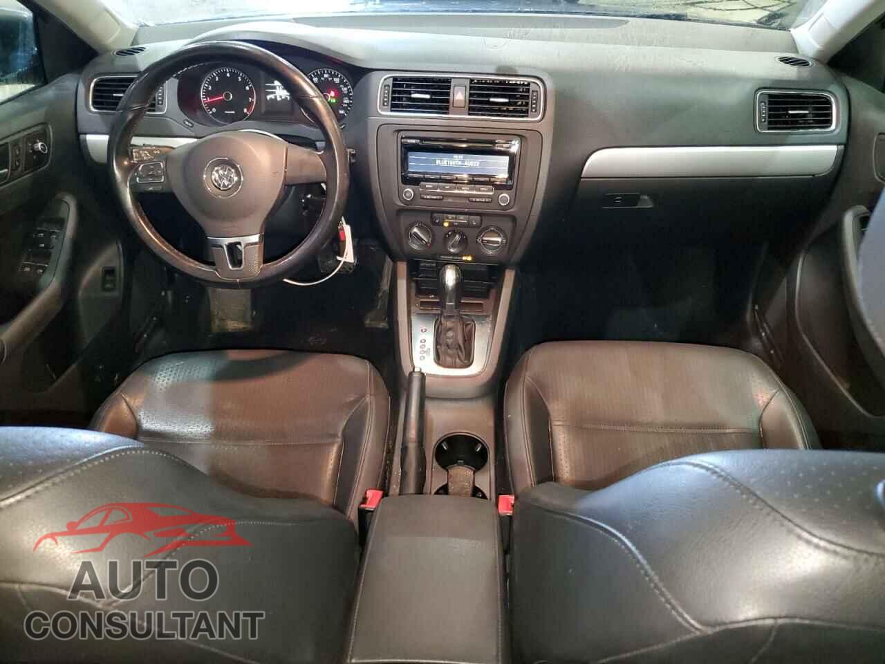 VOLKSWAGEN JETTA 2013 - 3VWDX7AJ6DM256527