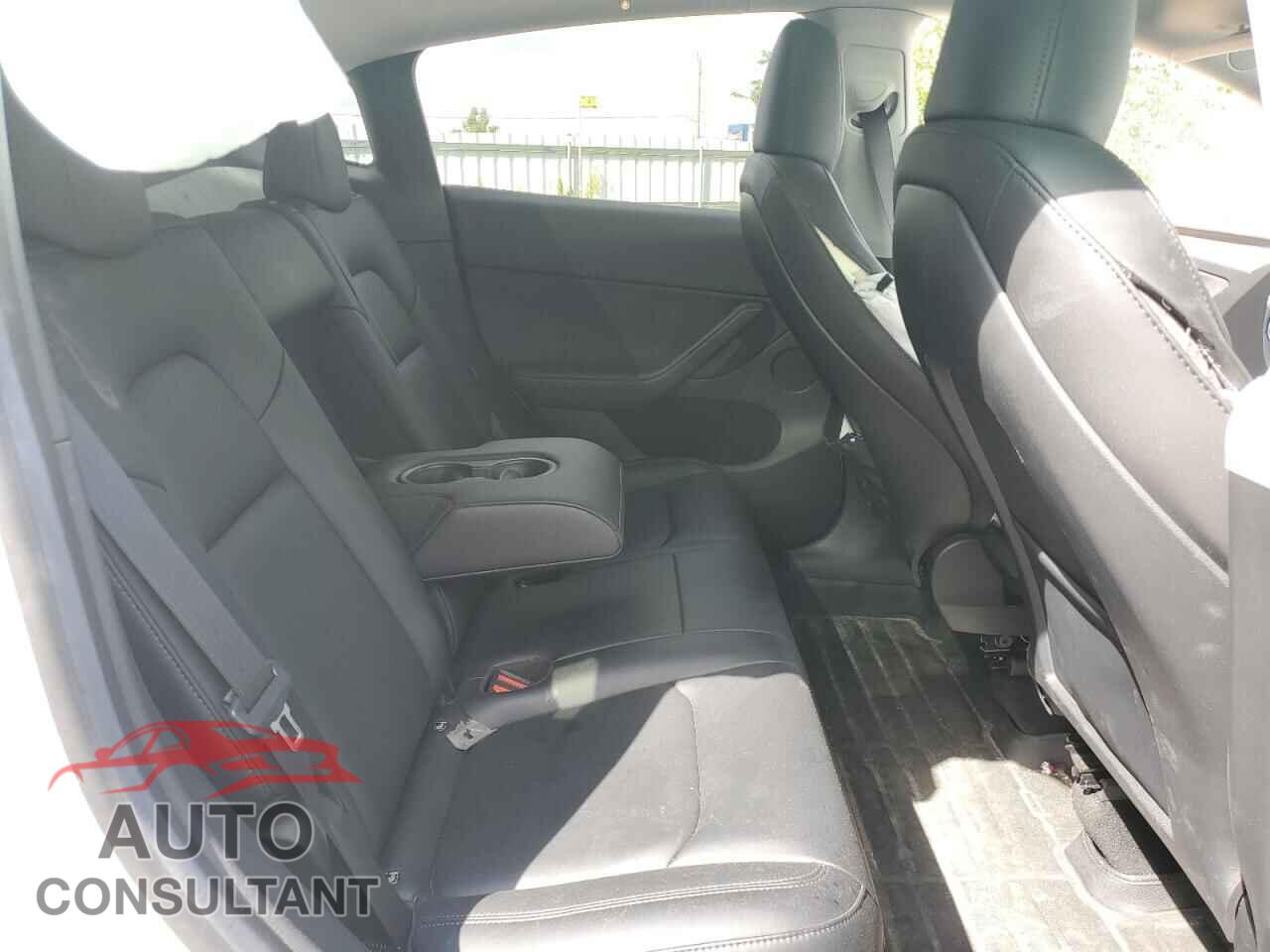 TESLA MODEL Y 2023 - LRWYGDEE5PC028568