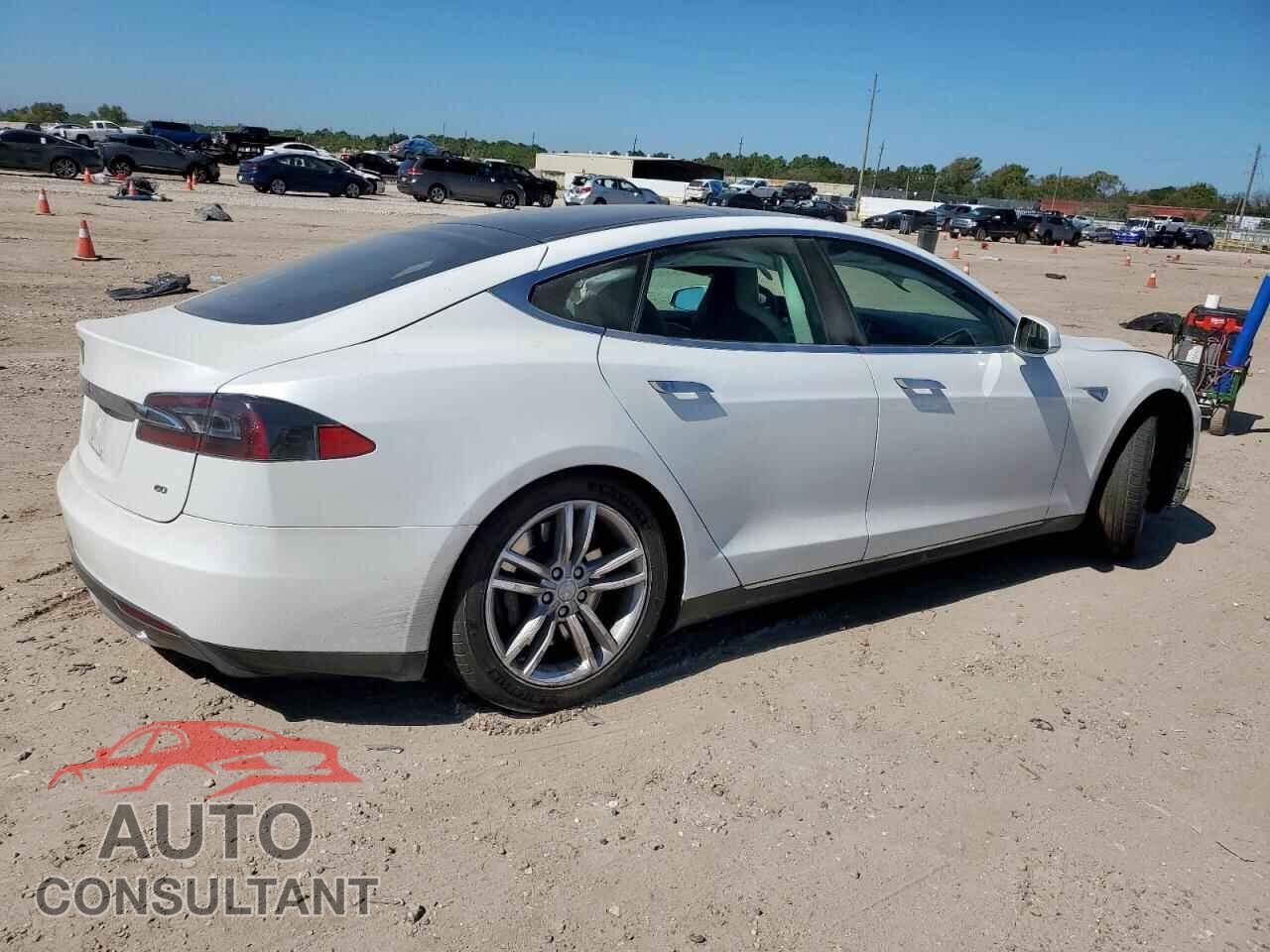 TESLA MODEL S 2013 - 5YJSA1CG8DFP20495