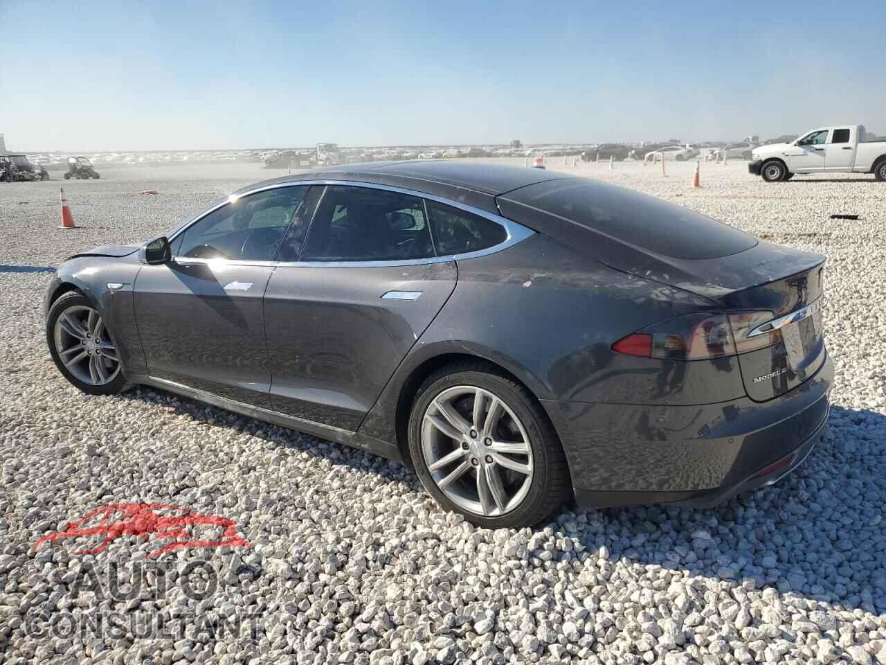 TESLA MODEL S 2015 - 5YJSA1E20FF110997