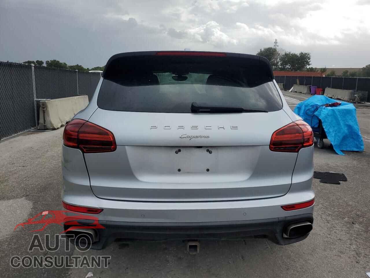 PORSCHE CAYENNE 2016 - WP1AA2A28GKA37906
