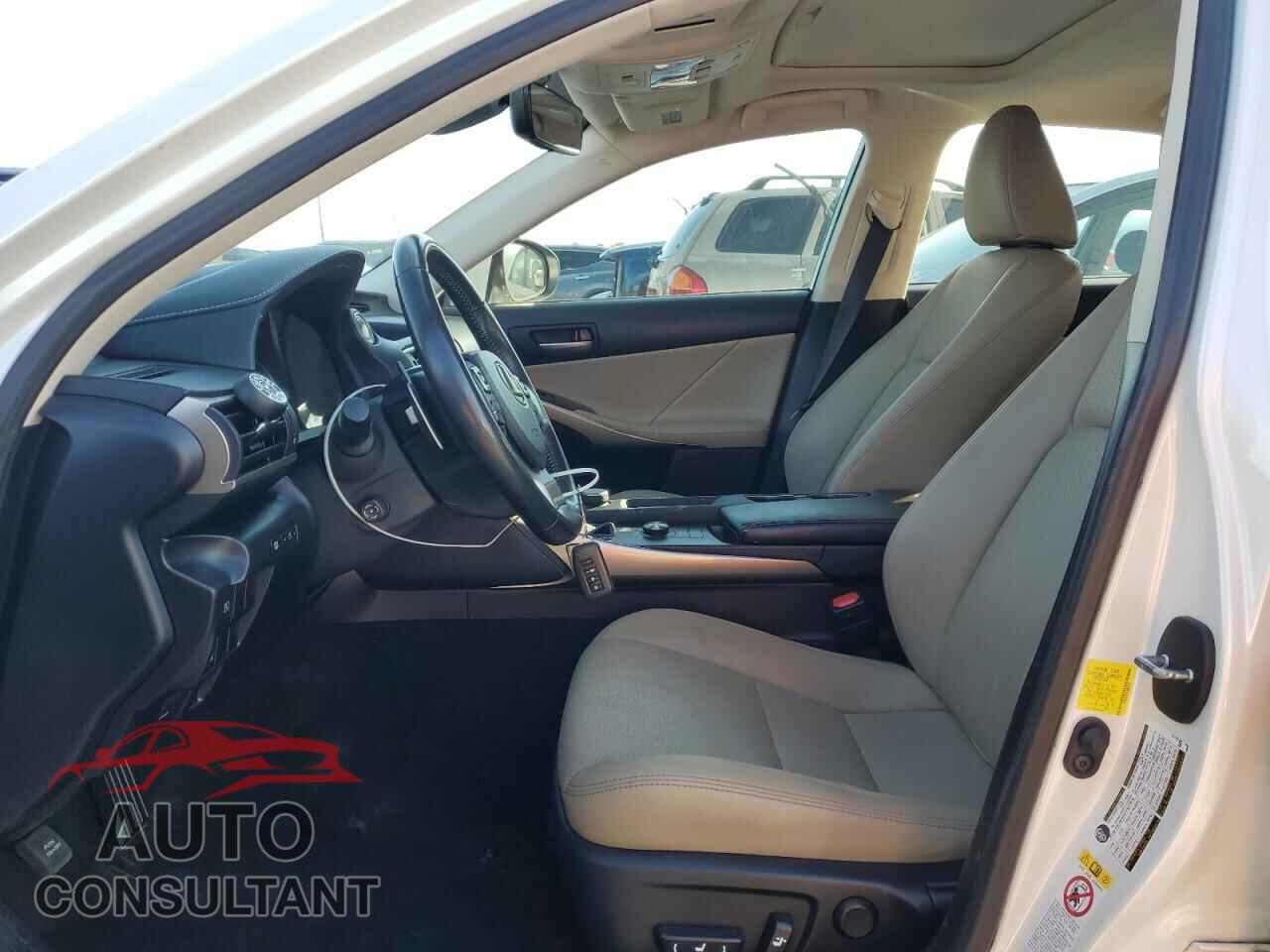 LEXUS IS 2018 - JTHC81D21J5028237