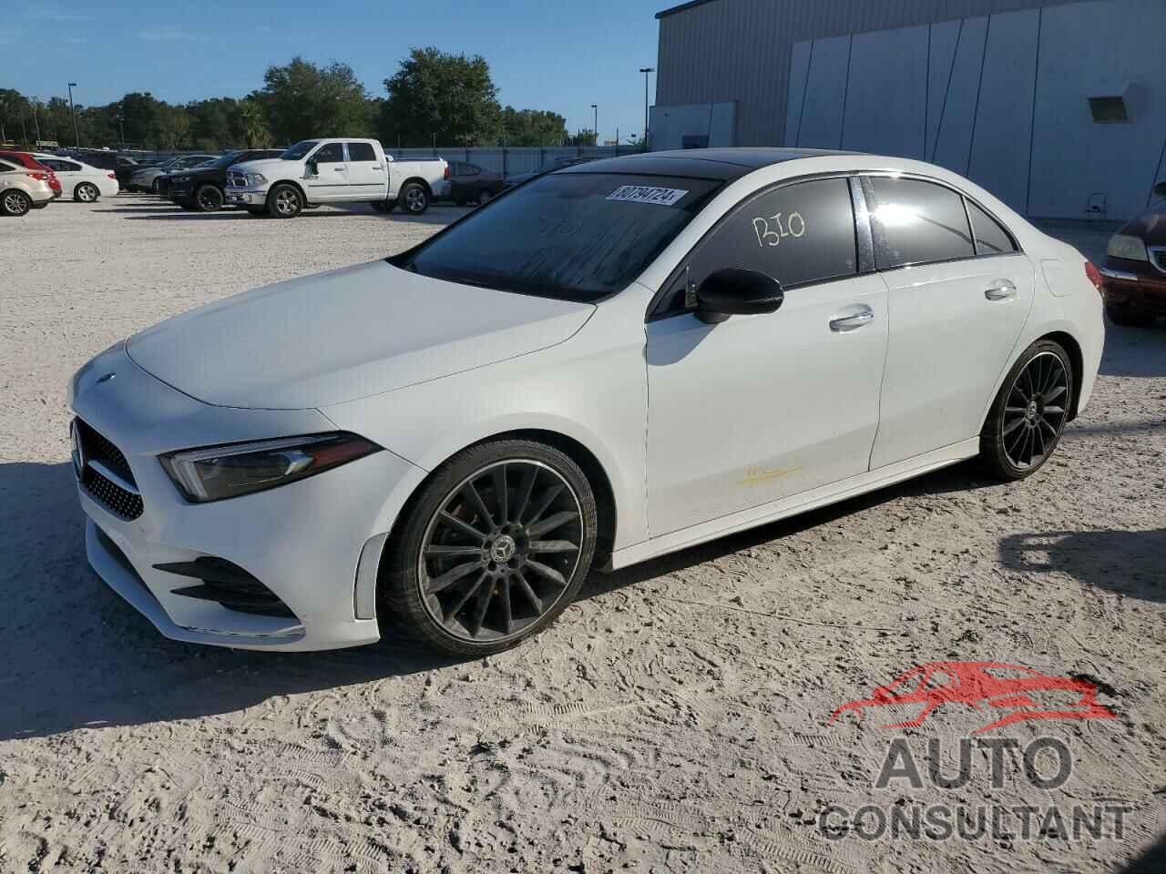 MERCEDES-BENZ A-CLASS 2019 - WDD3G4FB8KW007020