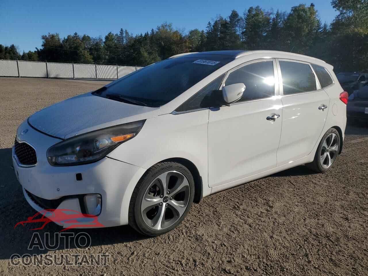 KIA RONDO 2015 - KNAHU8A35F7082111