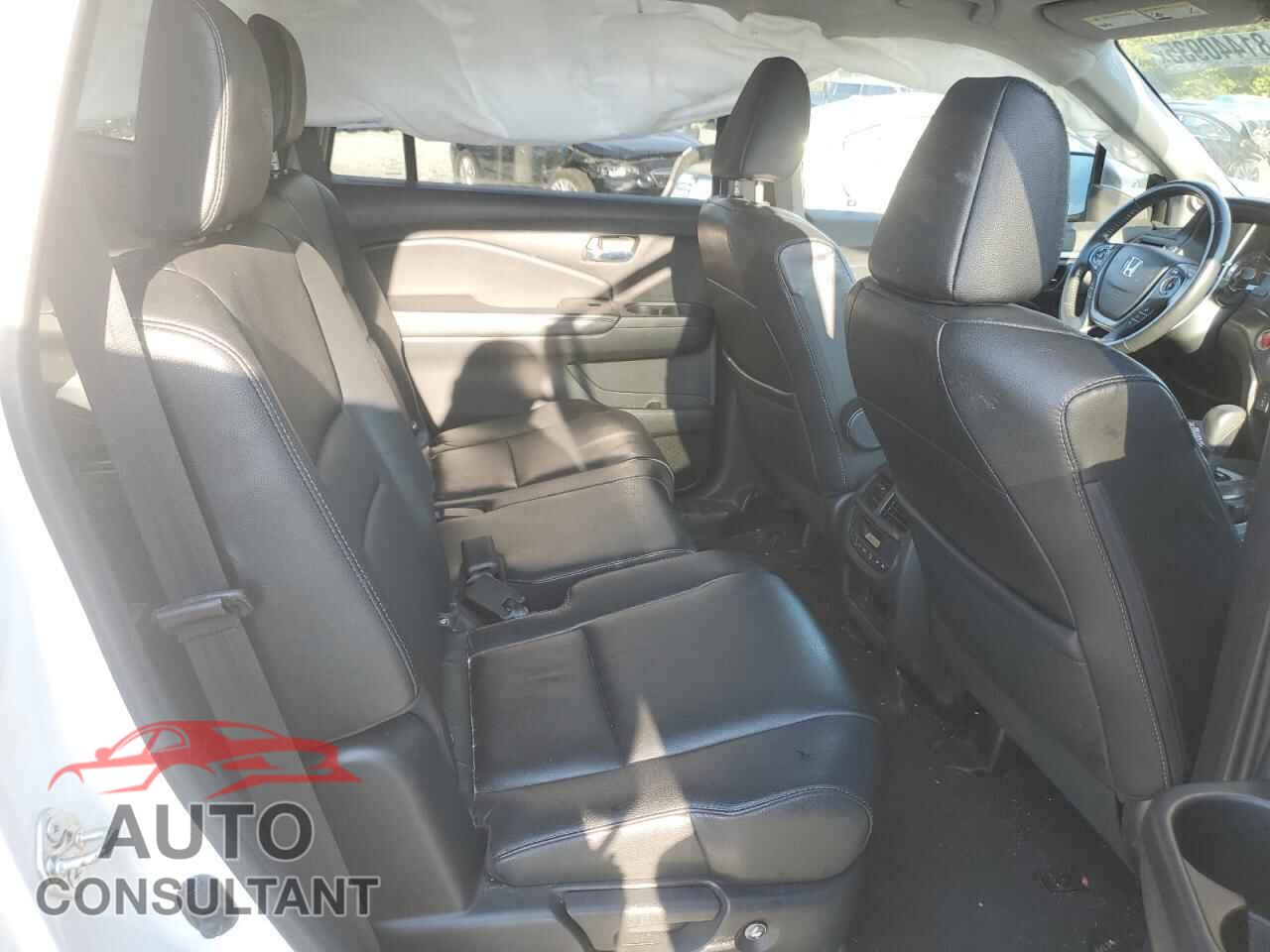 HONDA PILOT 2017 - 5FNYF6H52HB045538