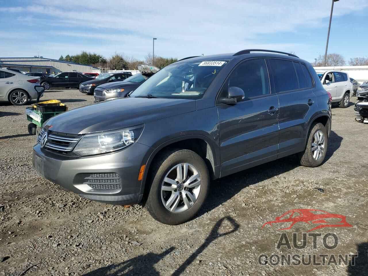 VOLKSWAGEN TIGUAN 2017 - WVGAV7AX4HK034593