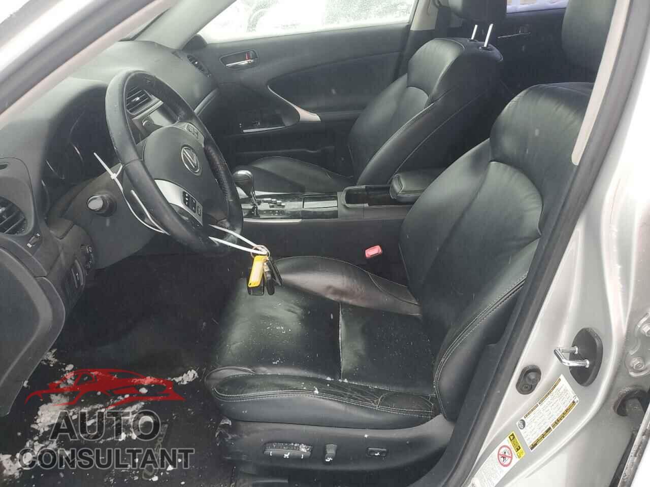 LEXUS IS 2012 - JTHCF5C2XC5053025