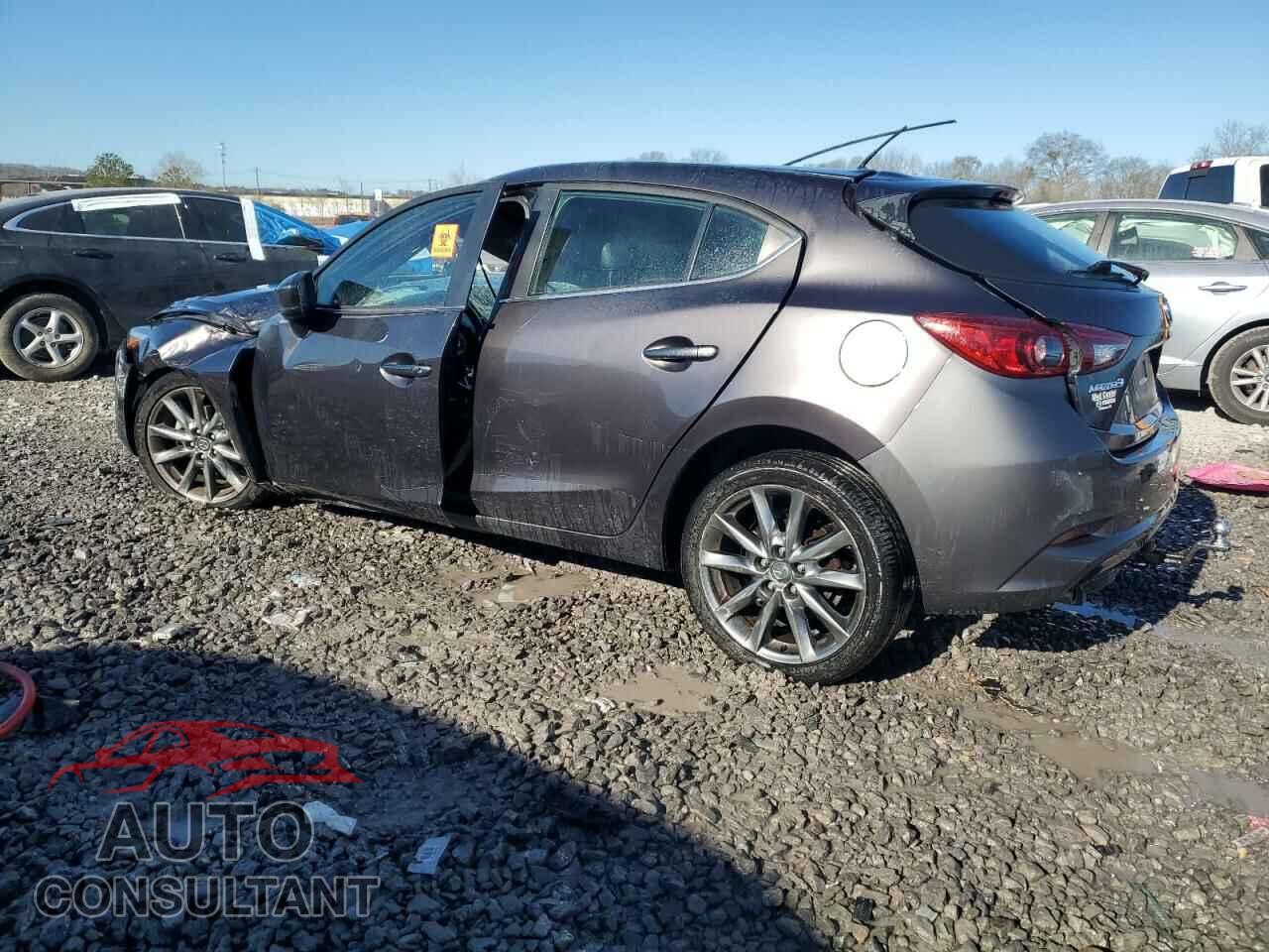 MAZDA 3 2018 - 3MZBN1L37JM211732