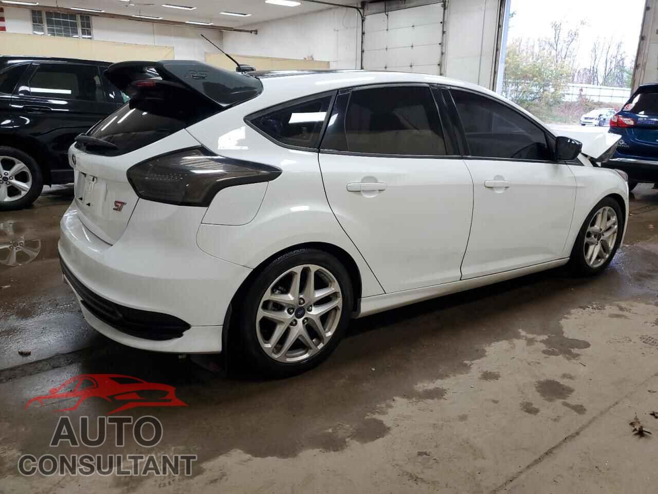 FORD FOCUS 2015 - 1FADP3K21FL209659
