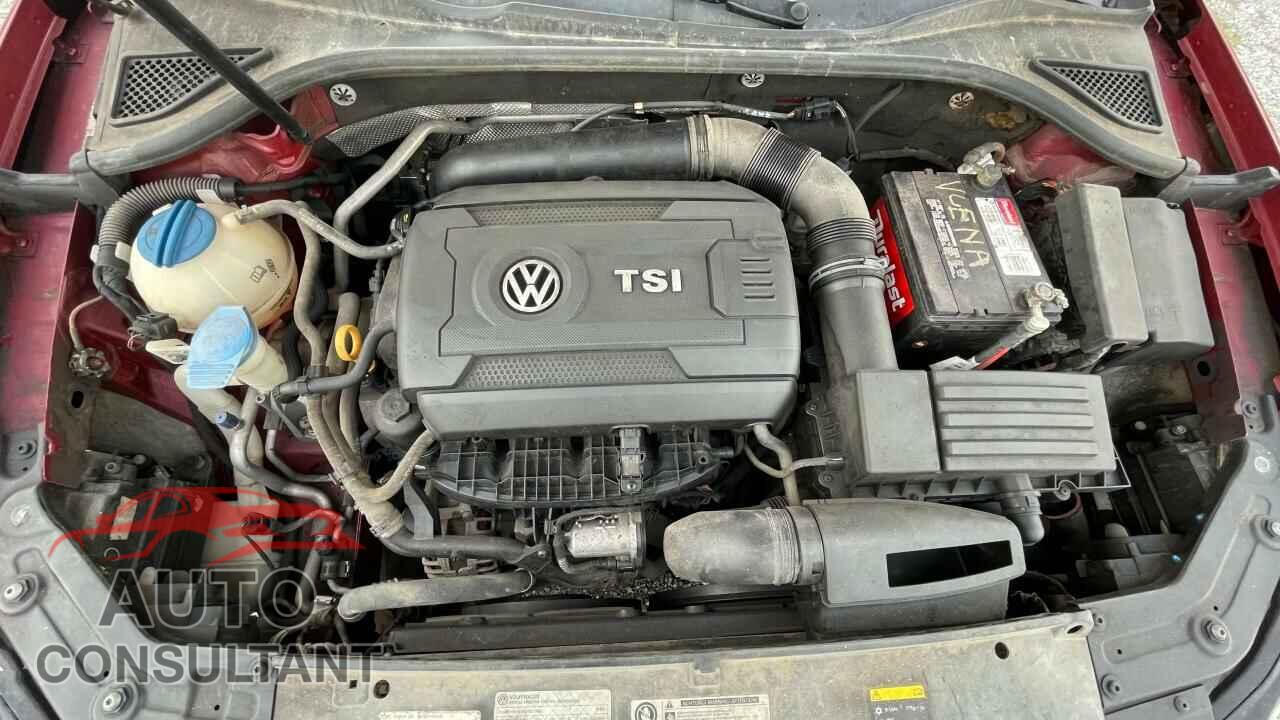 VOLKSWAGEN PASSAT 2015 - 1VWAT7A34FC054046