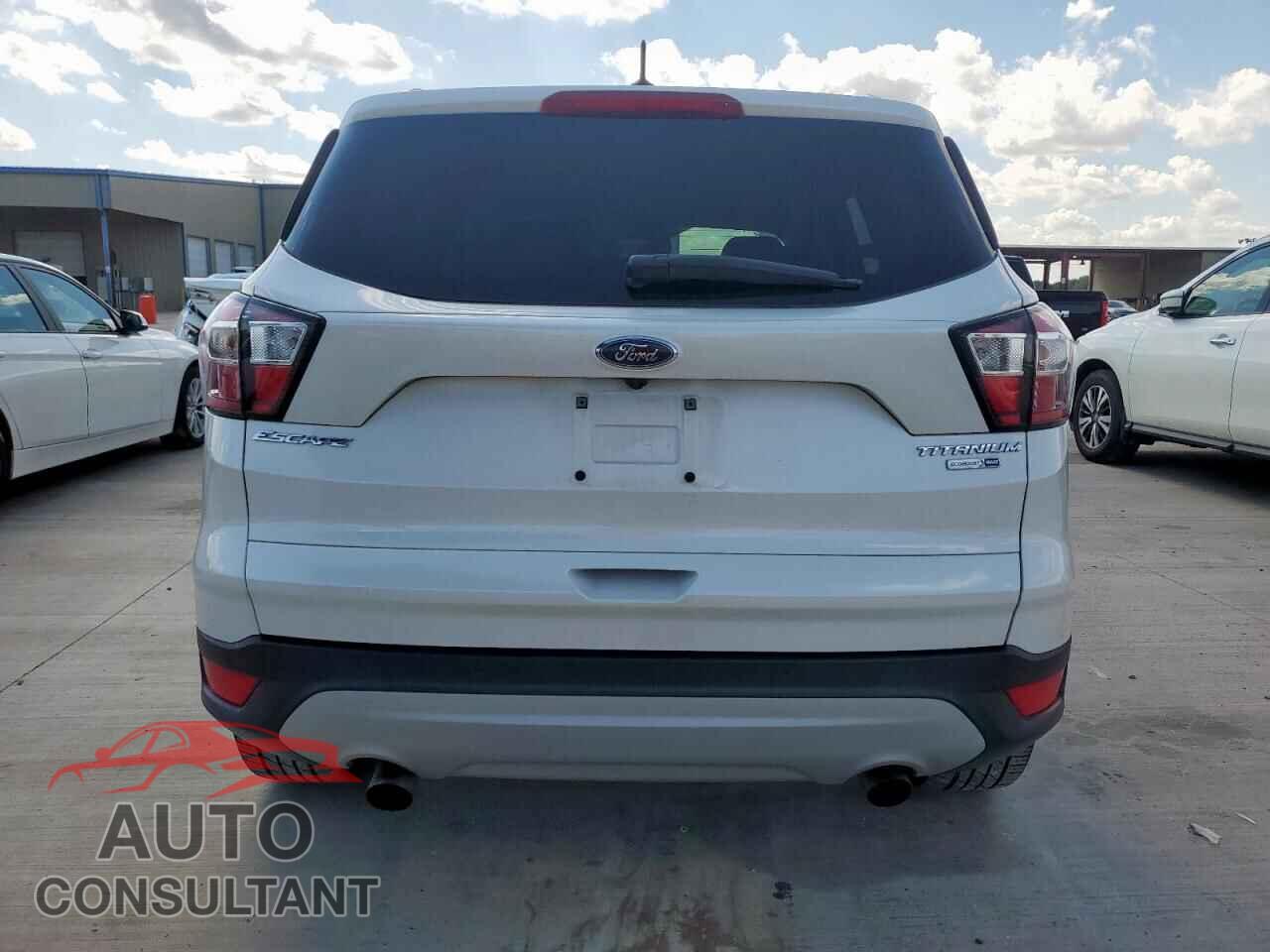 FORD ESCAPE 2017 - 1FMCU9J91HUD60252