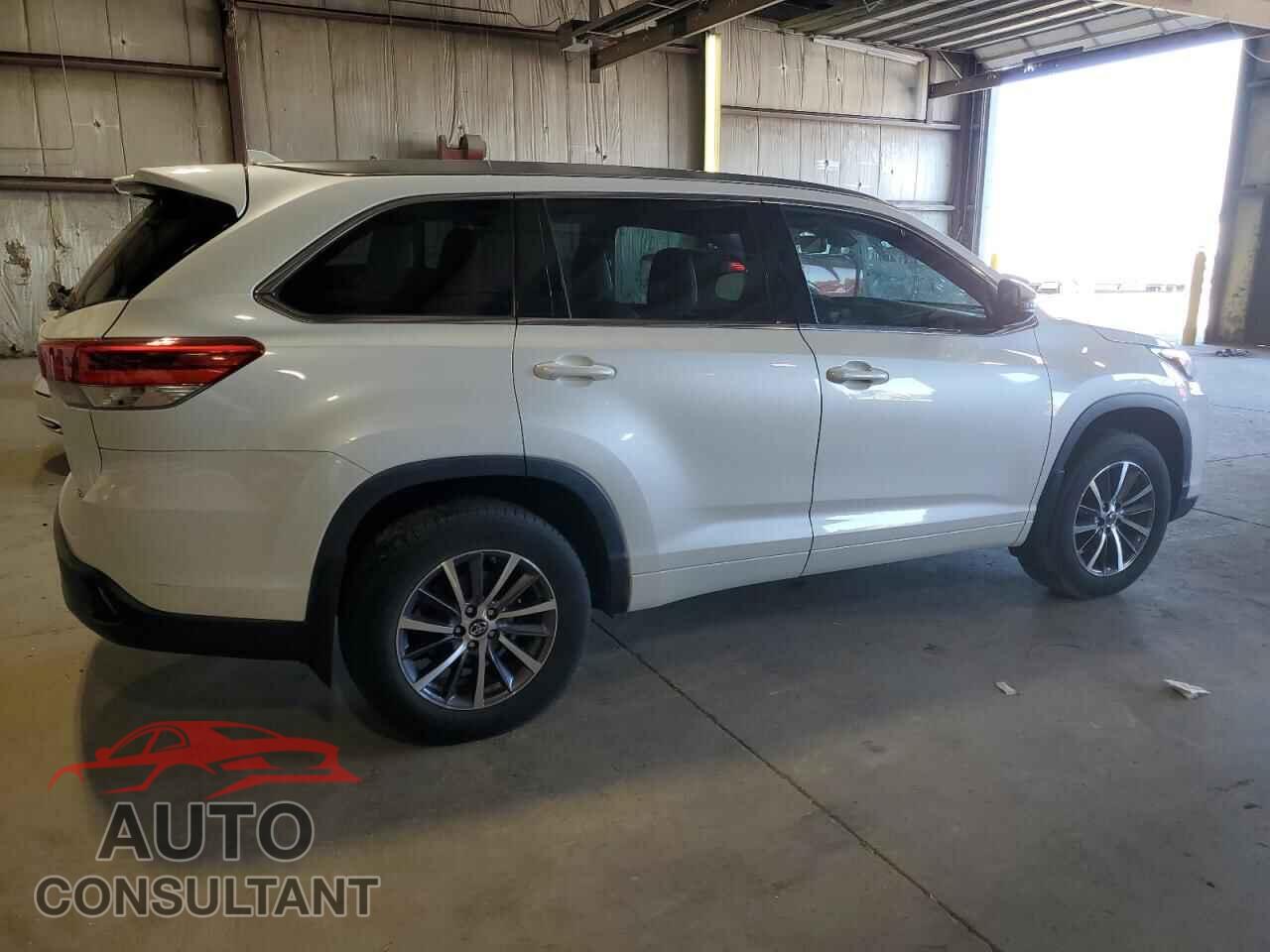 TOYOTA HIGHLANDER 2017 - 5TDJZRFH3HS457616