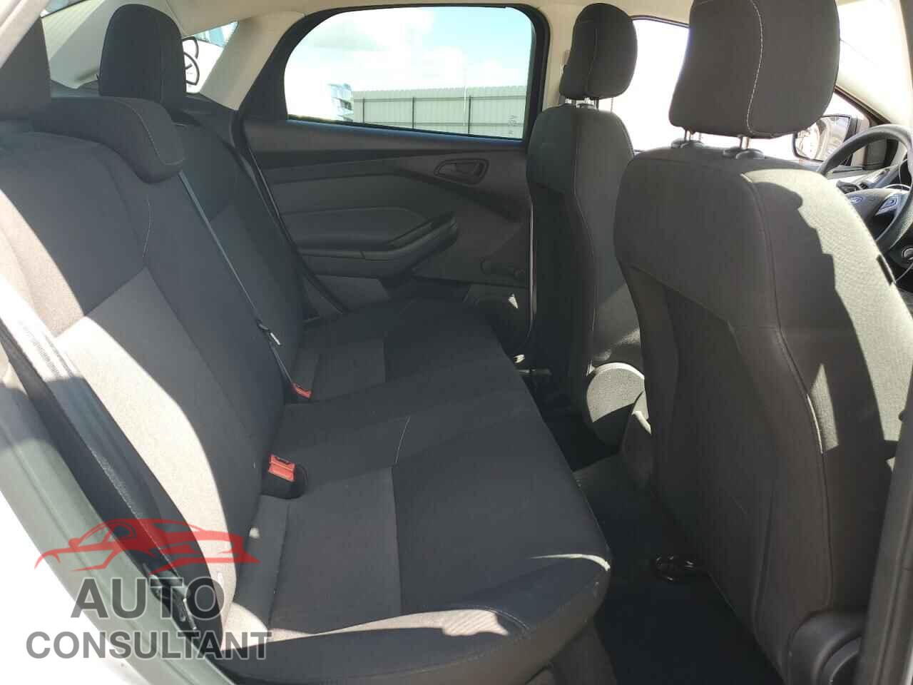 FORD FOCUS 2017 - 1FADP3E23HL255315