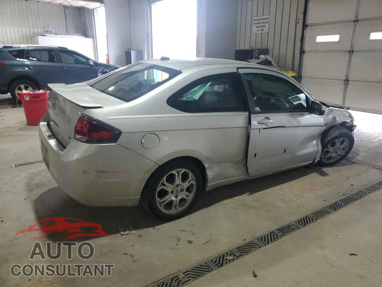 FORD FOCUS 2010 - 1FAHP3CN5AW117357