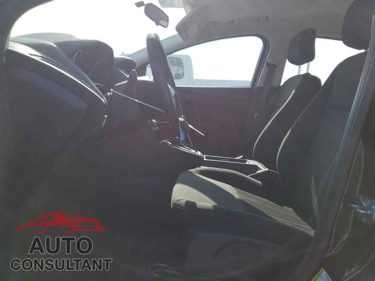 FORD FOCUS 2015 - 1FADP3E20FL256273