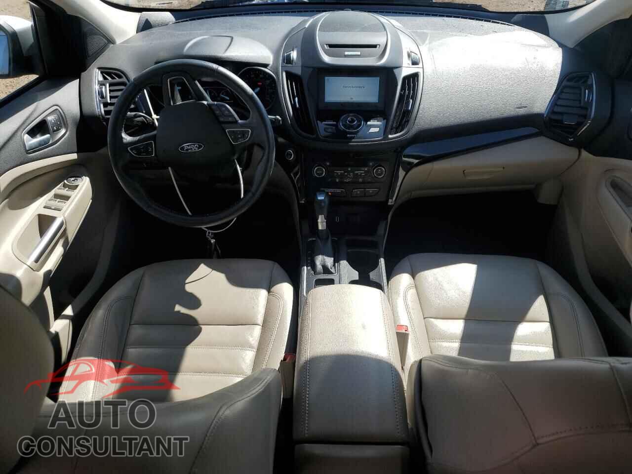 FORD ESCAPE 2017 - 1FMCU9J90HUD44429