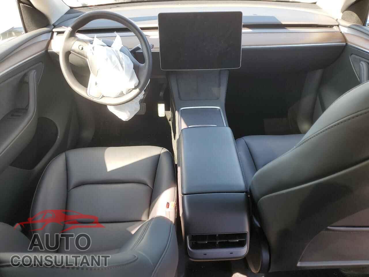 TESLA MODEL Y 2024 - 7SAYGDEE3RF199525