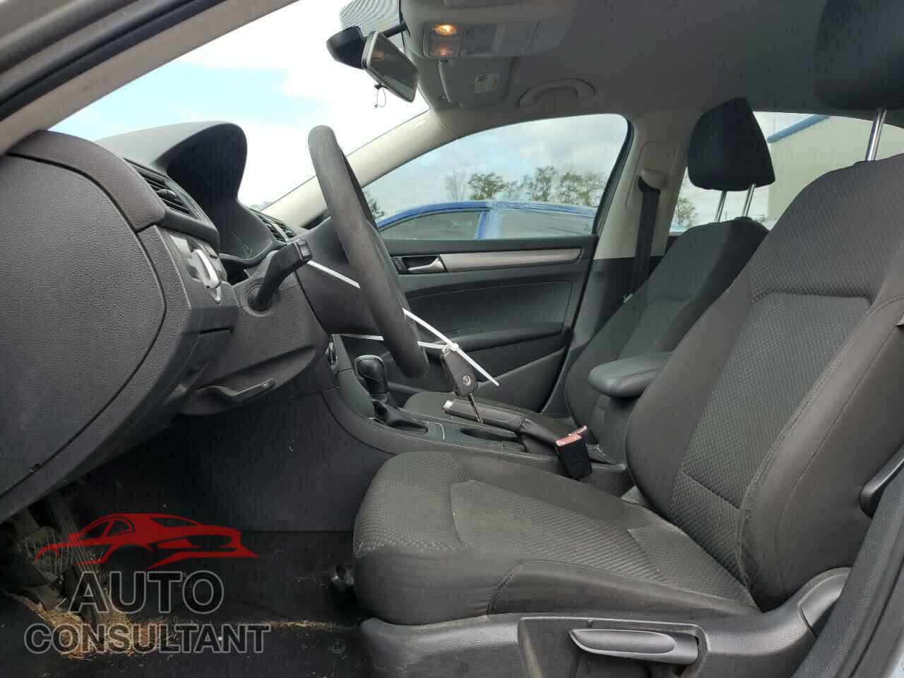 VOLKSWAGEN PASSAT 2013 - 1VWAP7A38DC011427