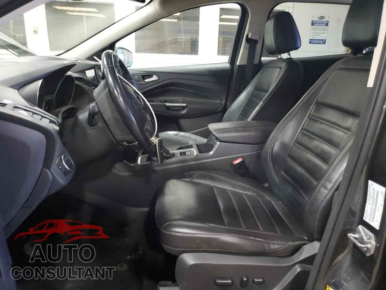 FORD ESCAPE 2017 - 1FMCU9J92HUB60786