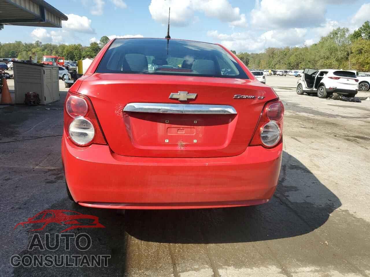 CHEVROLET SONIC 2012 - 1G1JC5SH5C4158366