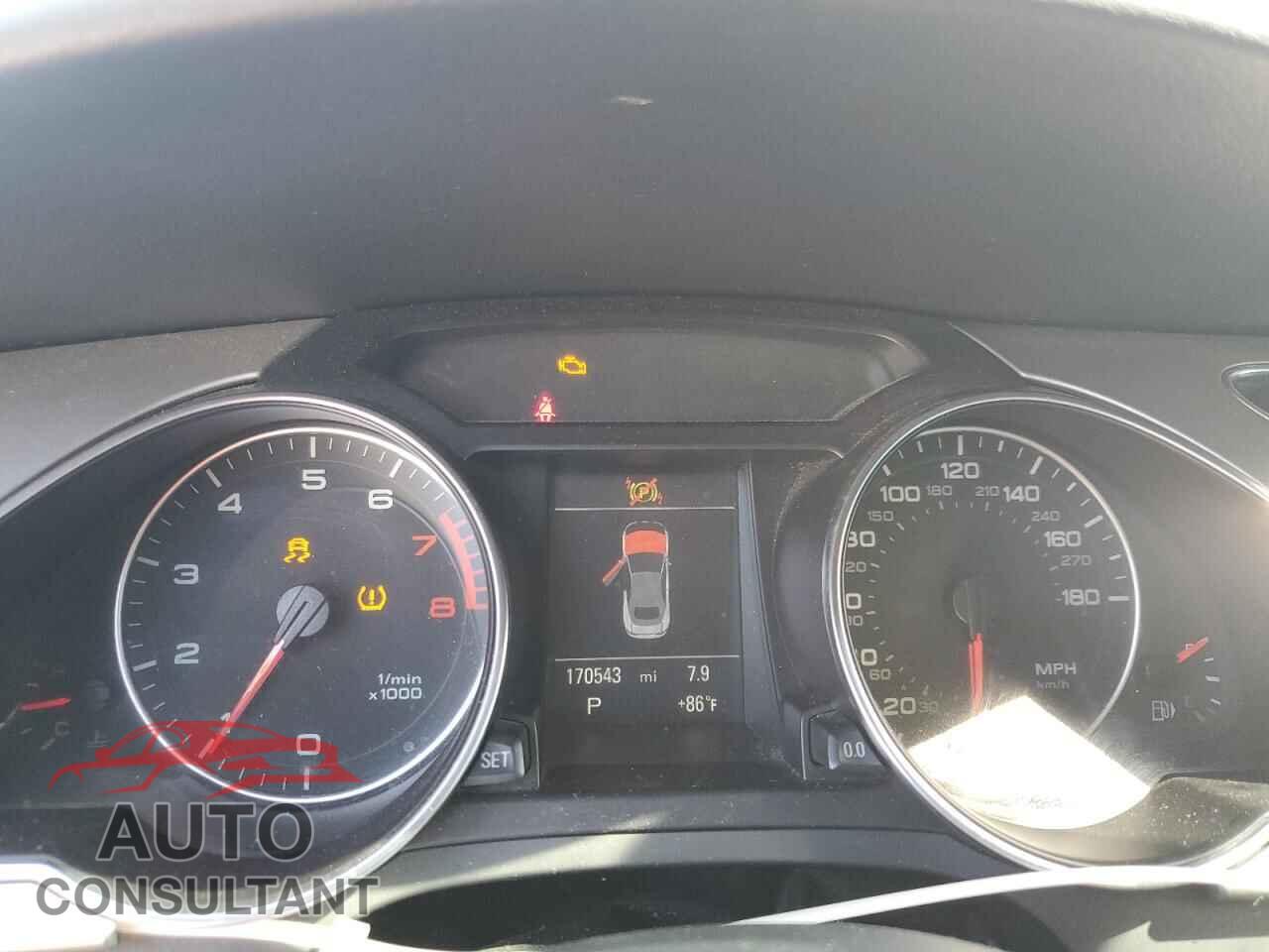 AUDI A5 2011 - WAULFAFH7BN003639