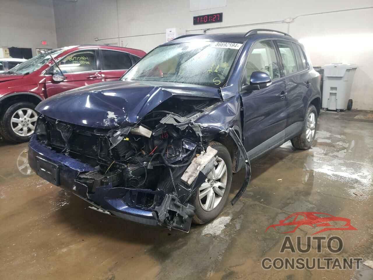 VOLKSWAGEN TIGUAN 2016 - WVGBV7AX8GW574119