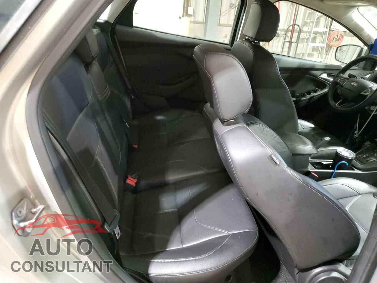 FORD FOCUS 2015 - 1FADP3K22FL308474