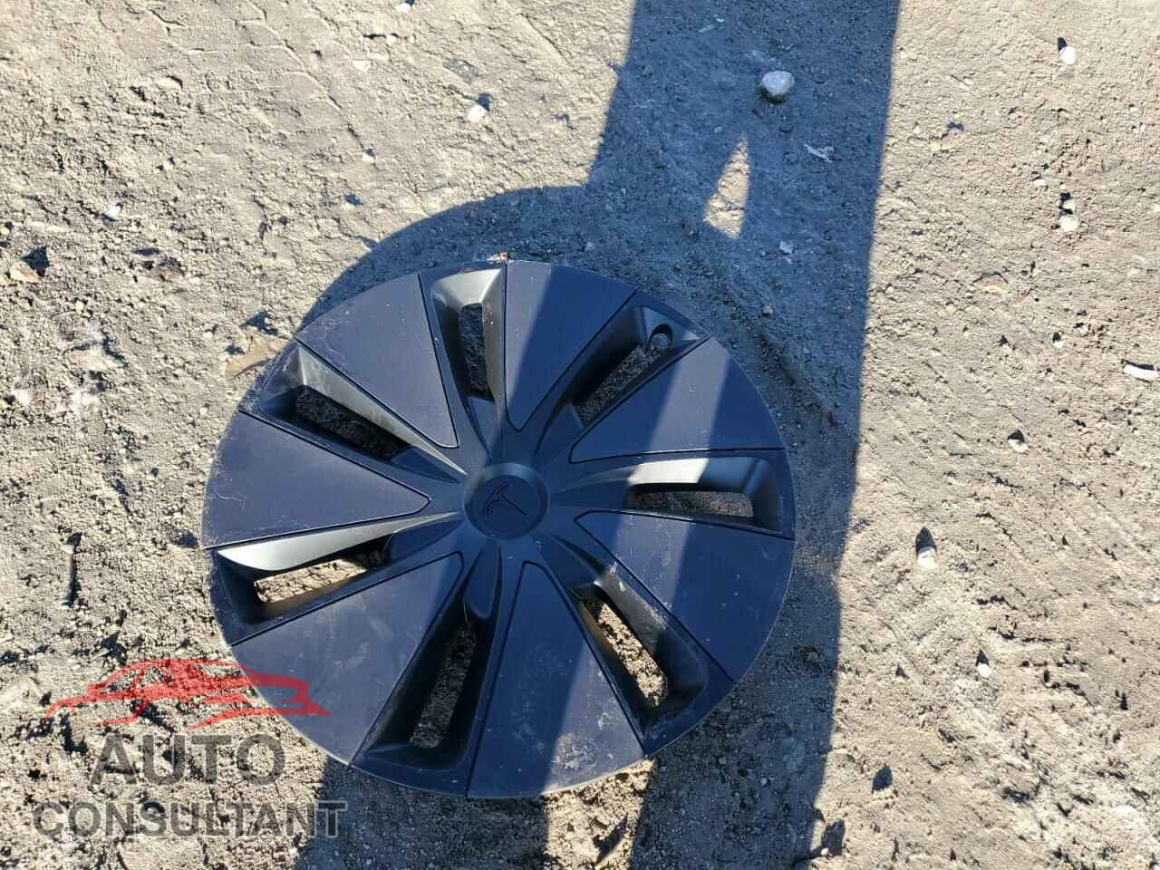 TESLA MODEL 3 2024 - 5YJ3E1EA7RF731299
