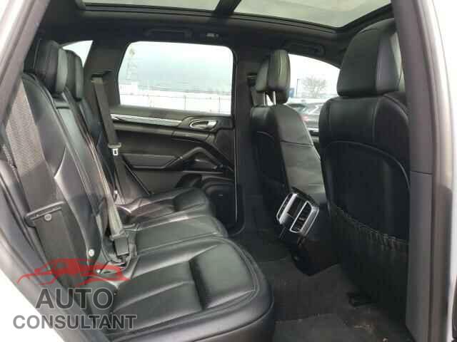 PORSCHE CAYENNE 2017 - WP1AA2A28HKA85357