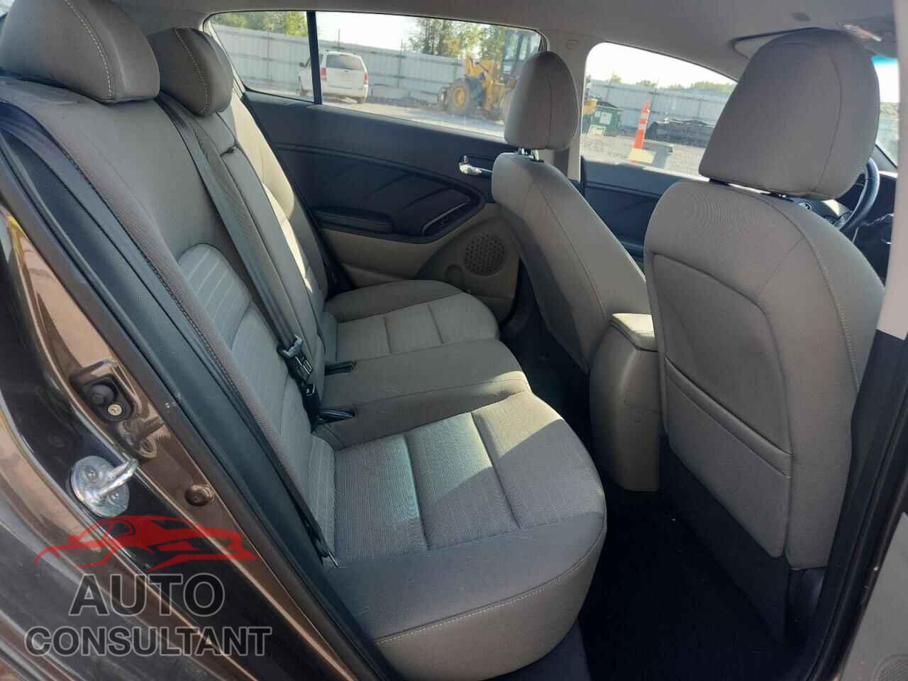 KIA FORTE 2015 - KNAFX5A85F5271717