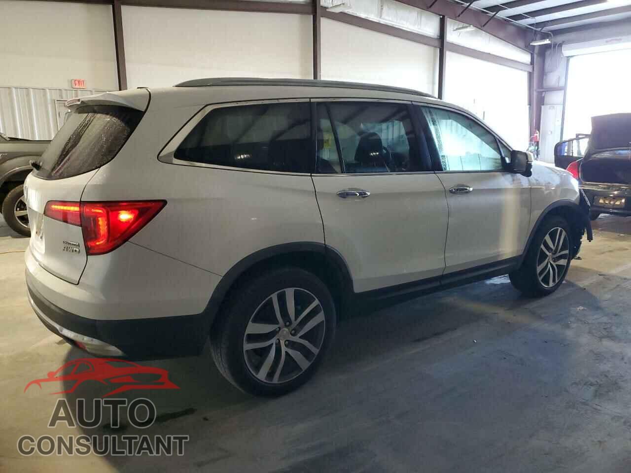 HONDA PILOT 2018 - 5FNYF6H96JB058124