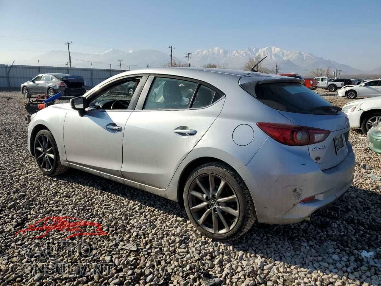 MAZDA 3 2018 - 3MZBN1L30JM180713