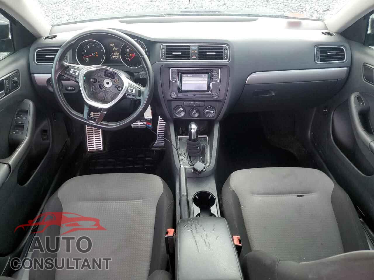 VOLKSWAGEN JETTA 2017 - 3VW2B7AJ3HM360131